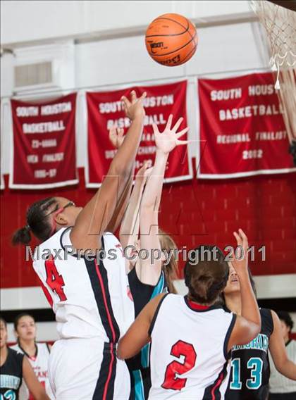 Thumbnail 2 in Pasadena Memorial vs South Houston photogallery.