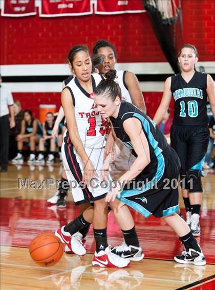 Thumbnail 3 in Pasadena Memorial vs South Houston photogallery.