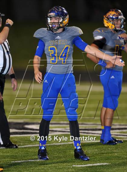 Thumbnail 1 in Alba-Golden vs. Leonard (UIL 3A Division 2 Region 2 Bi-District Playoff) photogallery.