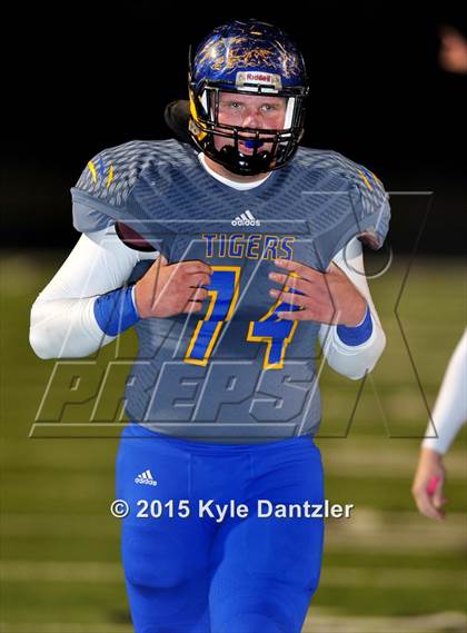 Thumbnail 2 in Alba-Golden vs. Leonard (UIL 3A Division 2 Region 2 Bi-District Playoff) photogallery.