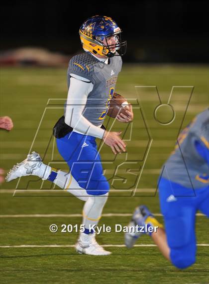 Thumbnail 2 in Alba-Golden vs. Leonard (UIL 3A Division 2 Region 2 Bi-District Playoff) photogallery.