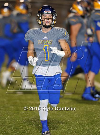 Thumbnail 1 in Alba-Golden vs. Leonard (UIL 3A Division 2 Region 2 Bi-District Playoff) photogallery.
