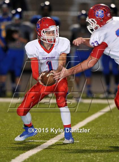 Thumbnail 2 in Alba-Golden vs. Leonard (UIL 3A Division 2 Region 2 Bi-District Playoff) photogallery.