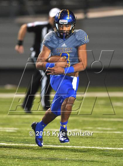 Thumbnail 1 in Alba-Golden vs. Leonard (UIL 3A Division 2 Region 2 Bi-District Playoff) photogallery.