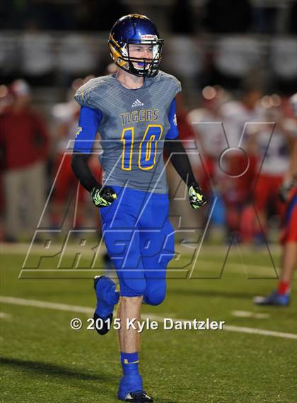 Thumbnail 2 in Alba-Golden vs. Leonard (UIL 3A Division 2 Region 2 Bi-District Playoff) photogallery.