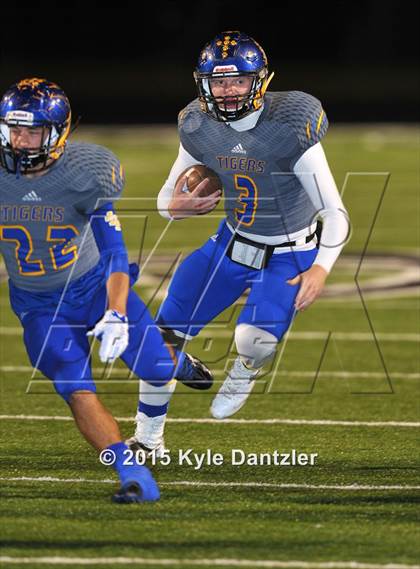 Thumbnail 3 in Alba-Golden vs. Leonard (UIL 3A Division 2 Region 2 Bi-District Playoff) photogallery.