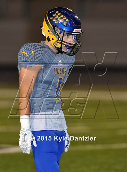 Thumbnail 1 in Alba-Golden vs. Leonard (UIL 3A Division 2 Region 2 Bi-District Playoff) photogallery.