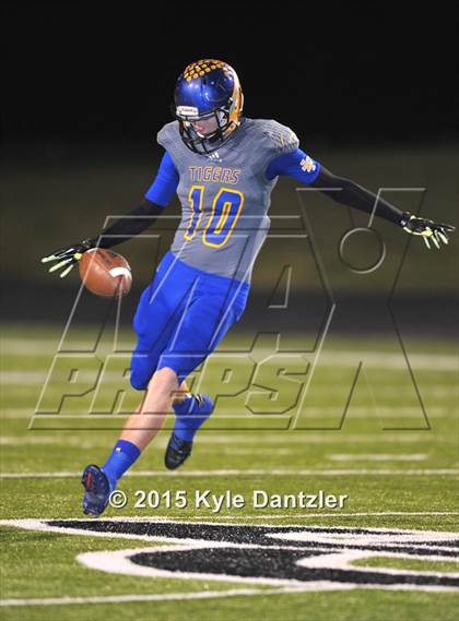 Thumbnail 3 in Alba-Golden vs. Leonard (UIL 3A Division 2 Region 2 Bi-District Playoff) photogallery.