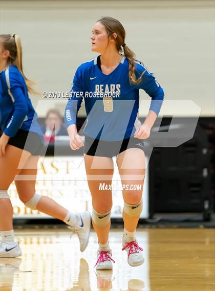 Thumbnail 1 in La Vernia vs. Hondo (UIL Regional Quarter Finals) photogallery.