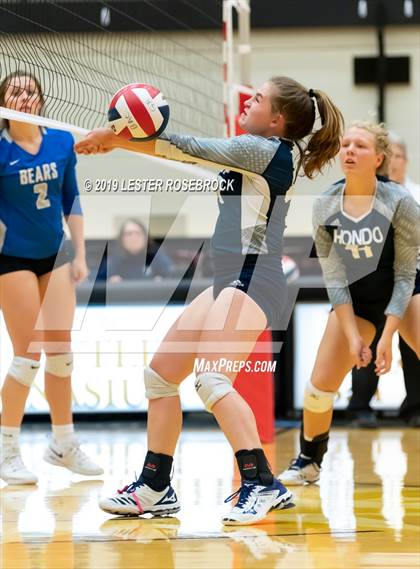 Thumbnail 3 in La Vernia vs. Hondo (UIL Regional Quarter Finals) photogallery.
