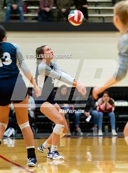 Thumbnail 1 in La Vernia vs. Hondo (UIL Regional Quarter Finals) photogallery.