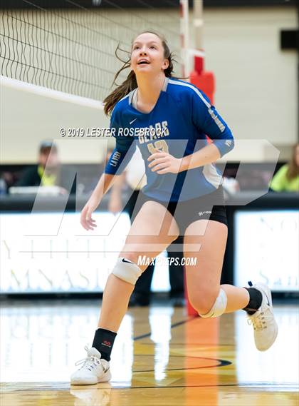 Thumbnail 2 in La Vernia vs. Hondo (UIL Regional Quarter Finals) photogallery.
