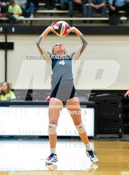 Thumbnail 2 in La Vernia vs. Hondo (UIL Regional Quarter Finals) photogallery.