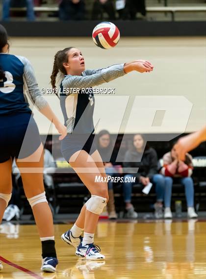 Thumbnail 2 in La Vernia vs. Hondo (UIL Regional Quarter Finals) photogallery.