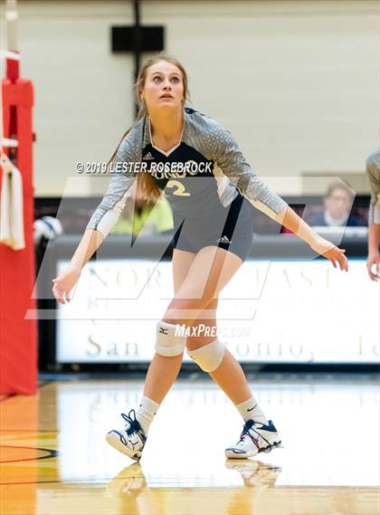 Thumbnail 3 in La Vernia vs. Hondo (UIL Regional Quarter Finals) photogallery.