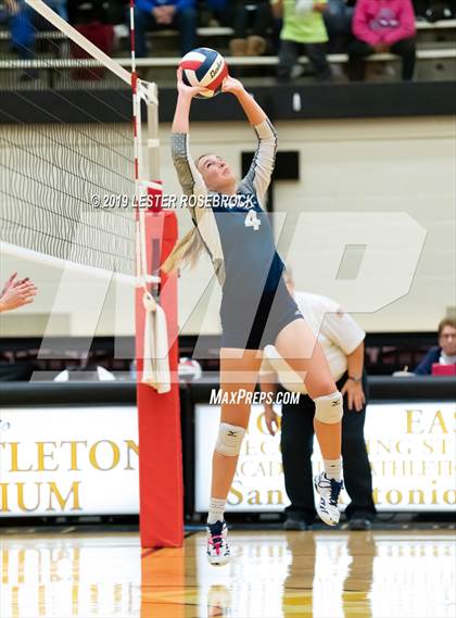 Thumbnail 2 in La Vernia vs. Hondo (UIL Regional Quarter Finals) photogallery.
