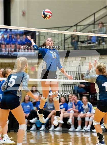 Thumbnail 1 in La Vernia vs. Hondo (UIL Regional Quarter Finals) photogallery.