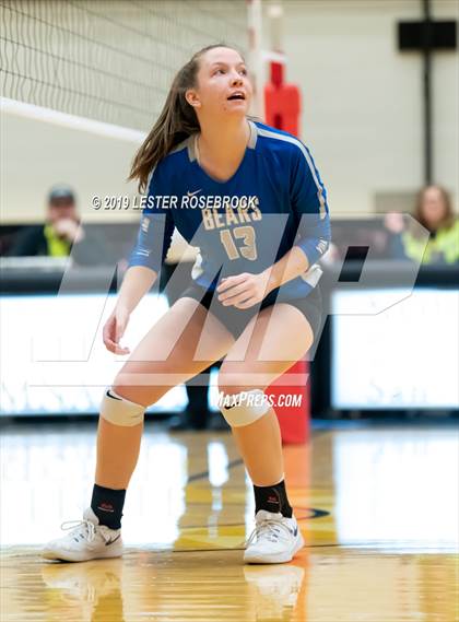 Thumbnail 3 in La Vernia vs. Hondo (UIL Regional Quarter Finals) photogallery.