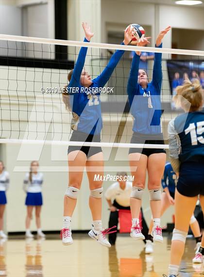 Thumbnail 1 in La Vernia vs. Hondo (UIL Regional Quarter Finals) photogallery.