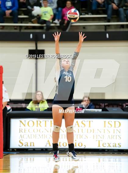 Thumbnail 3 in La Vernia vs. Hondo (UIL Regional Quarter Finals) photogallery.