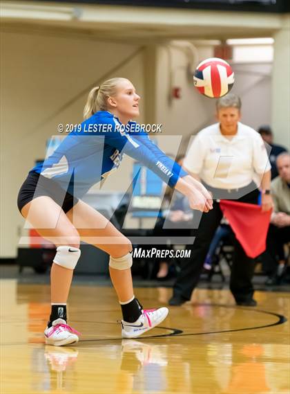 Thumbnail 1 in La Vernia vs. Hondo (UIL Regional Quarter Finals) photogallery.