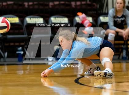 Thumbnail 3 in La Vernia vs. Hondo (UIL Regional Quarter Finals) photogallery.