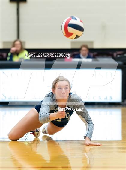 Thumbnail 1 in La Vernia vs. Hondo (UIL Regional Quarter Finals) photogallery.