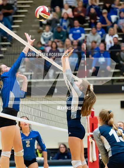 Thumbnail 2 in La Vernia vs. Hondo (UIL Regional Quarter Finals) photogallery.