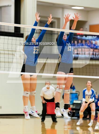 Thumbnail 1 in La Vernia vs. Hondo (UIL Regional Quarter Finals) photogallery.