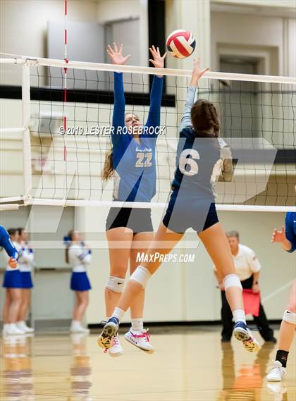 Thumbnail 1 in La Vernia vs. Hondo (UIL Regional Quarter Finals) photogallery.