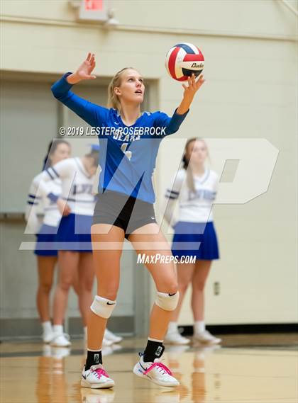Thumbnail 2 in La Vernia vs. Hondo (UIL Regional Quarter Finals) photogallery.