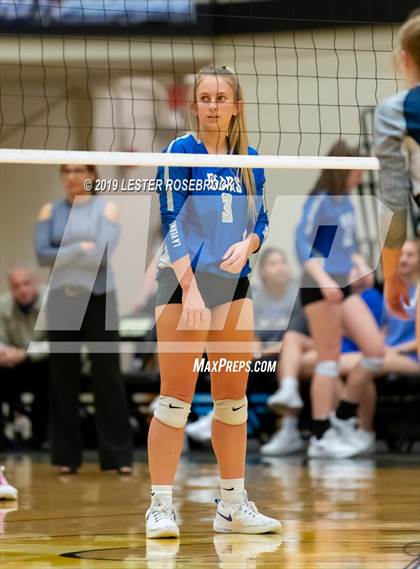 Thumbnail 2 in La Vernia vs. Hondo (UIL Regional Quarter Finals) photogallery.
