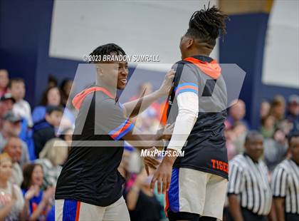 Thumbnail 3 in Chilton County vs Maplesville (Chilton County Tournament) photogallery.