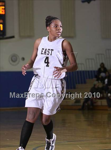 Thumbnail 1 in East vs. Amherst Central (Section VI Class A-2 Semifinals) photogallery.