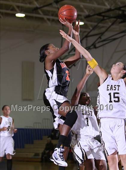 Thumbnail 1 in East vs. Amherst Central (Section VI Class A-2 Semifinals) photogallery.