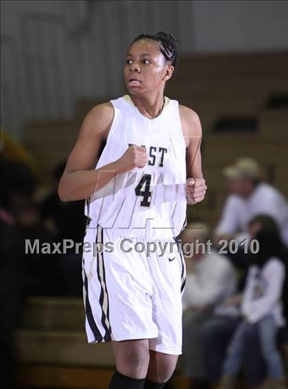 Thumbnail 3 in East vs. Amherst Central (Section VI Class A-2 Semifinals) photogallery.