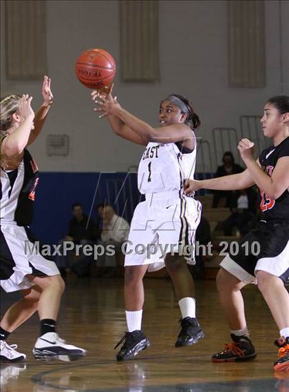 Thumbnail 3 in East vs. Amherst Central (Section VI Class A-2 Semifinals) photogallery.