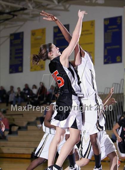 Thumbnail 3 in East vs. Amherst Central (Section VI Class A-2 Semifinals) photogallery.