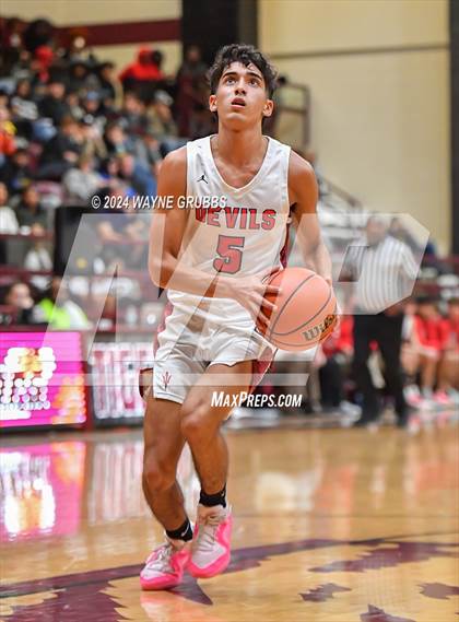 Thumbnail 2 in Chapel Hill vs. Kountze (Holiday Hoops Tournament) photogallery.