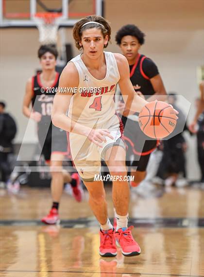 Thumbnail 1 in Chapel Hill vs. Kountze (Holiday Hoops Tournament) photogallery.