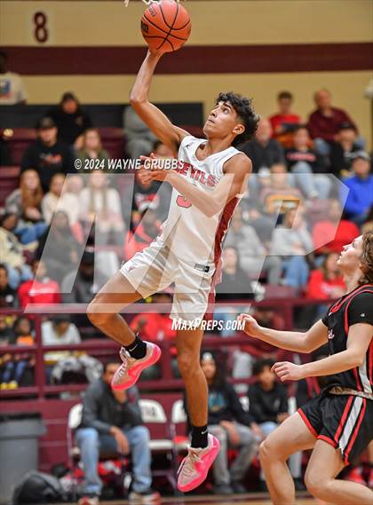 Thumbnail 1 in Chapel Hill vs. Kountze (Holiday Hoops Tournament) photogallery.