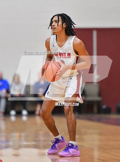 Thumbnail 1 in Chapel Hill vs. Kountze (Holiday Hoops Tournament) photogallery.