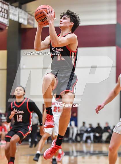 Thumbnail 1 in Chapel Hill vs. Kountze (Holiday Hoops Tournament) photogallery.