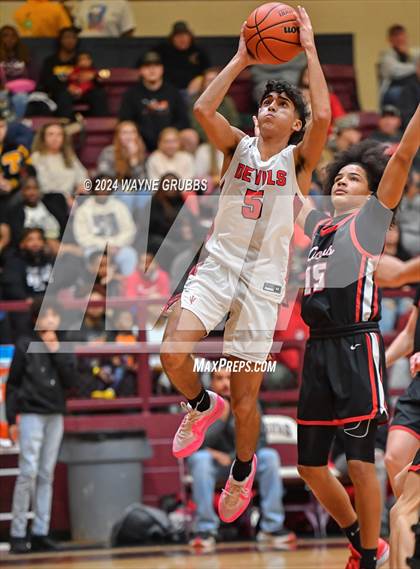 Thumbnail 2 in Chapel Hill vs. Kountze (Holiday Hoops Tournament) photogallery.