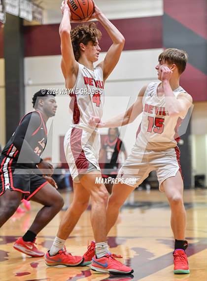 Thumbnail 3 in Chapel Hill vs. Kountze (Holiday Hoops Tournament) photogallery.