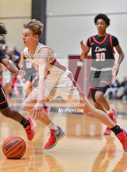Thumbnail 2 in Chapel Hill vs. Kountze (Holiday Hoops Tournament) photogallery.