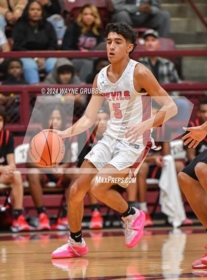 Thumbnail 3 in Chapel Hill vs. Kountze (Holiday Hoops Tournament) photogallery.