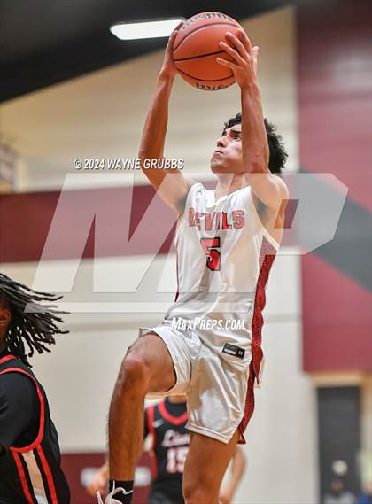 Thumbnail 2 in Chapel Hill vs. Kountze (Holiday Hoops Tournament) photogallery.