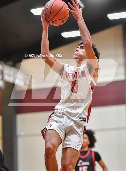 Thumbnail 3 in Chapel Hill vs. Kountze (Holiday Hoops Tournament) photogallery.