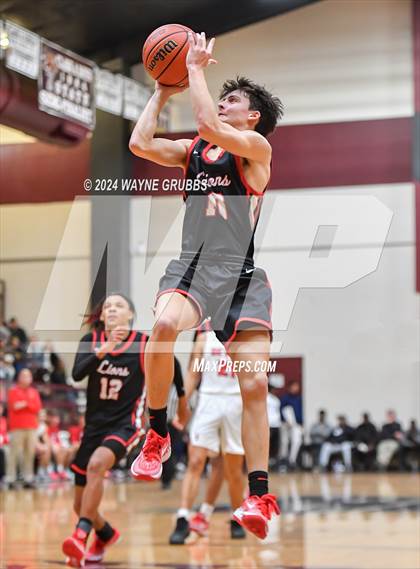Thumbnail 2 in Chapel Hill vs. Kountze (Holiday Hoops Tournament) photogallery.